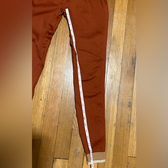 White Fox Boutique Sarah’s Day x Sahara Seamless Leggings Burnt Clay. Medium - Picture 7 of 8